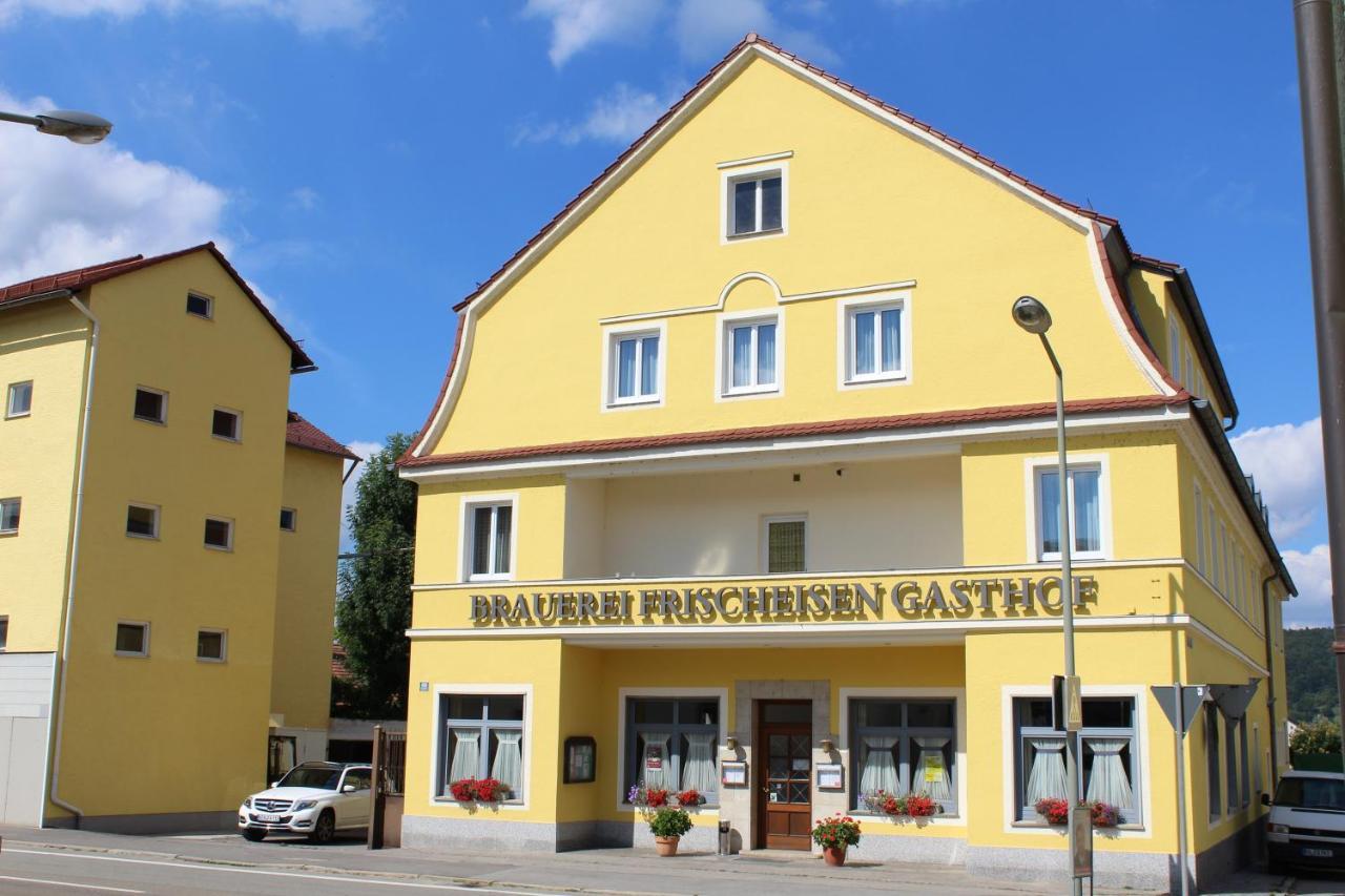 Brauerei Und Gasthof Frischeisen Kelheim Exterior foto